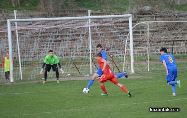 „Розова долина“ победи с 4:0 „Евроколеж“ и вече е на 2 точки от първото място