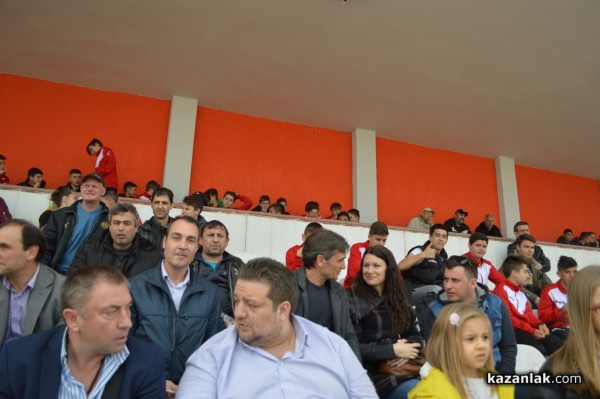 „Розова долина“ победи с 4:0 „Евроколеж“ и вече е на 2 точки от първото място