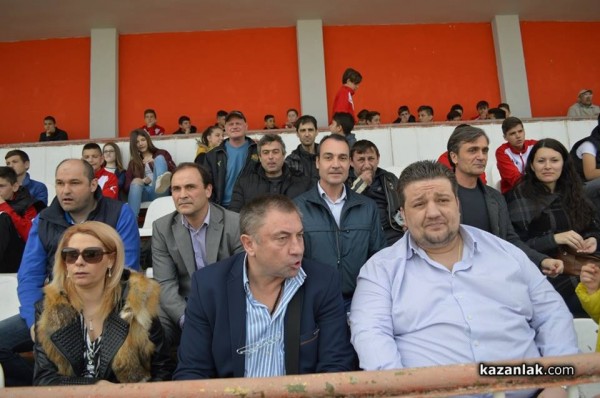 „Розова долина“ победи с 4:0 „Евроколеж“ и вече е на 2 точки от първото място