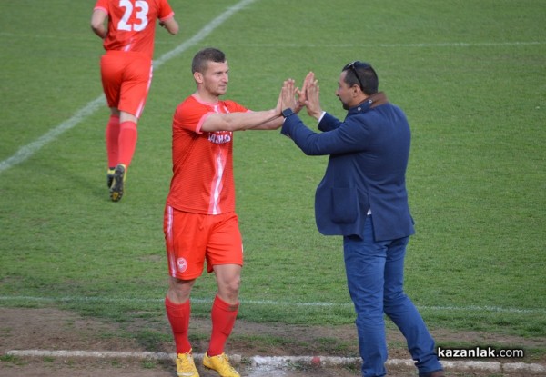 „Розова долина“ победи с 4:0 „Евроколеж“ и вече е на 2 точки от първото място