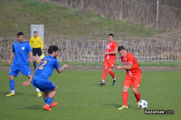 „Розова долина“ победи с 4:0 „Евроколеж“ и вече е на 2 точки от първото място