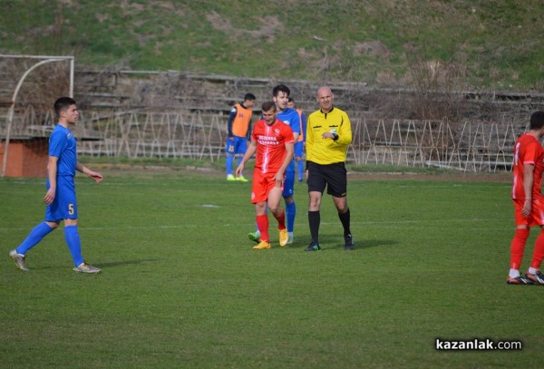 „Розова долина“ победи с 4:0 „Евроколеж“ и вече е на 2 точки от първото място