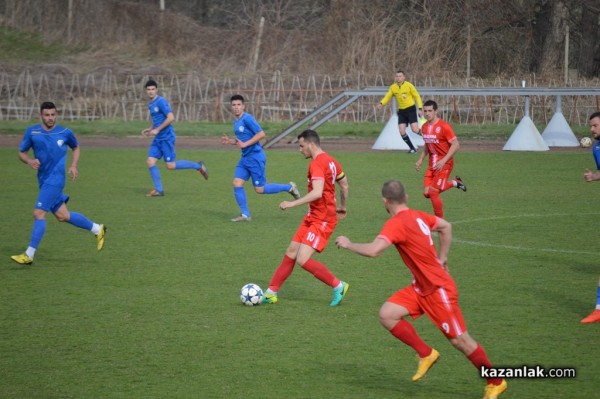 „Розова долина“ победи с 4:0 „Евроколеж“ и вече е на 2 точки от първото място