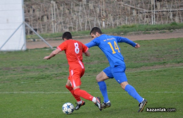 „Розова долина“ победи с 4:0 „Евроколеж“ и вече е на 2 точки от първото място