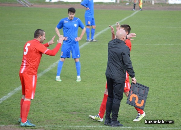 „Розова долина“ победи с 4:0 „Евроколеж“ и вече е на 2 точки от първото място