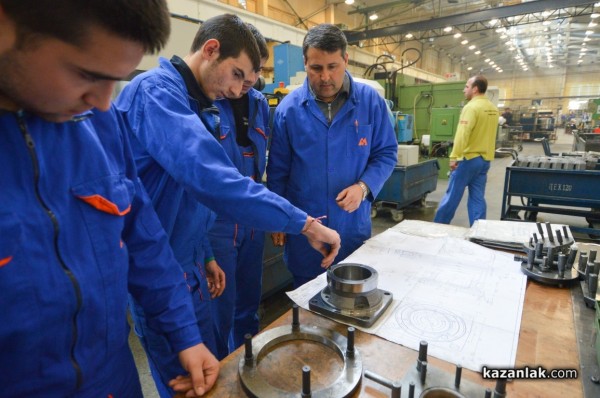 ПГ „Иван Хаджиенов“ предлага обучение в работна среда