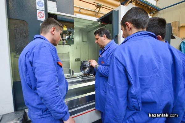 ПГ „Иван Хаджиенов“ предлага обучение в работна среда