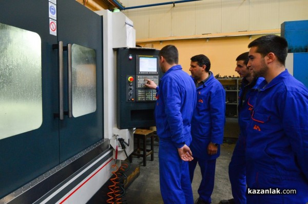 ПГ „Иван Хаджиенов“ предлага обучение в работна среда