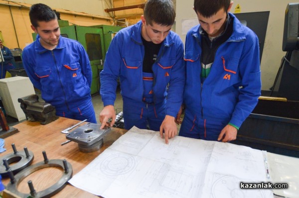 ПГ „Иван Хаджиенов“ предлага обучение в работна среда