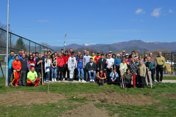 Борис Кърчев и спортистите на Казанлък посадиха Гора на спорта