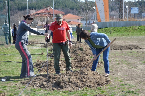 Борис Кърчев и спортистите на Казанлък посадиха Гора на спорта