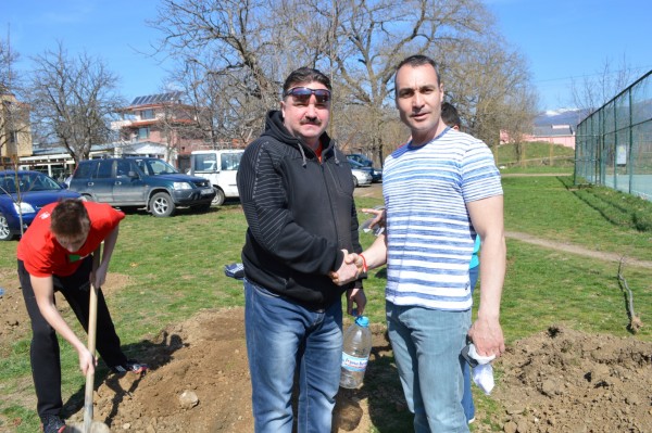 Борис Кърчев и спортистите на Казанлък посадиха Гора на спорта