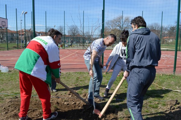 Борис Кърчев и спортистите на Казанлък посадиха Гора на спорта