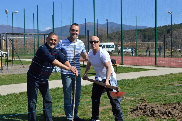 Борис Кърчев и спортистите на Казанлък посадиха Гора на спорта