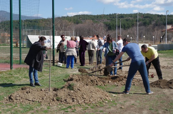 Борис Кърчев и спортистите на Казанлък посадиха Гора на спорта
