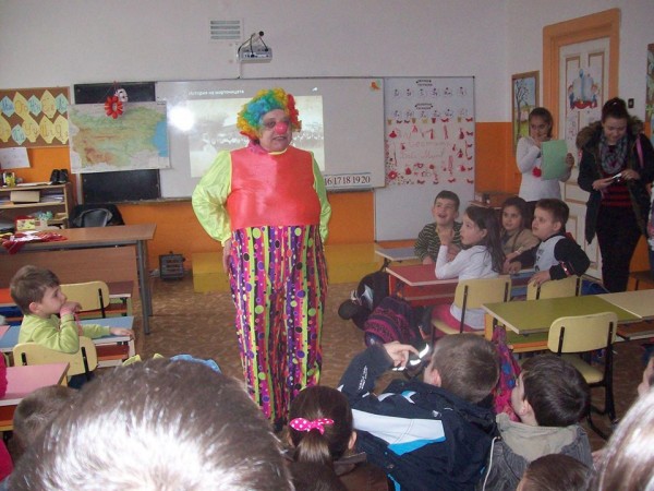 Читалището в с. Енина забавлява малки и големи през месец март