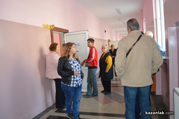 Една трета от казанлъчани вече избраха своите депутати