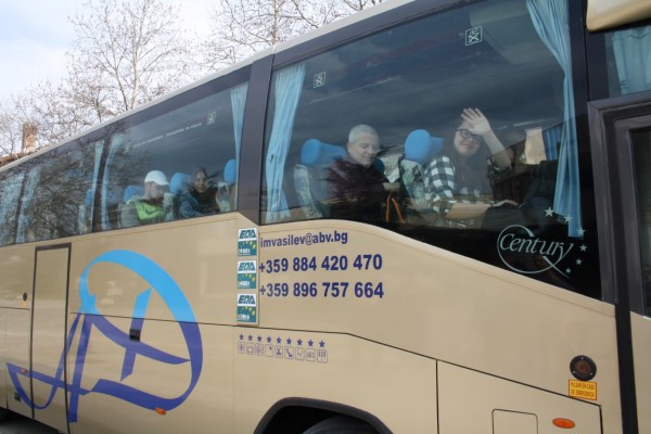 20 ученици от ПГЛПТ започнаха двуседмична практика в Англия