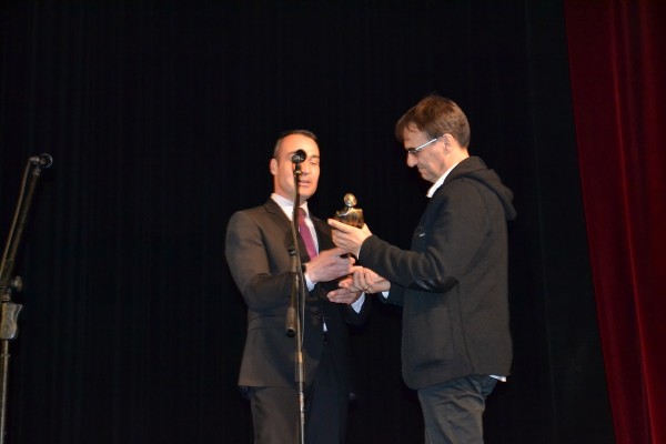 Мариус Куркински с „Черното пиле“ е носителят на 16-та награда на „Комедийният хит на сезона“