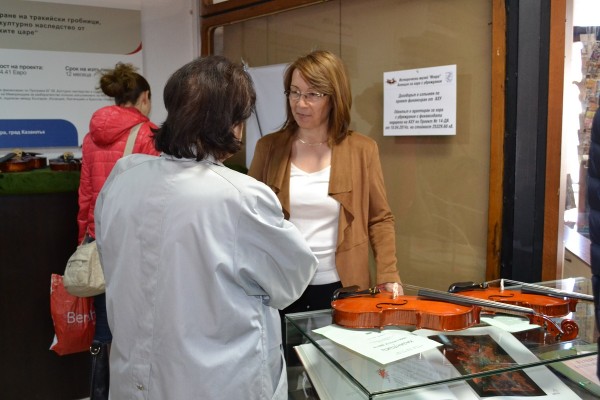 С аплодисменти за казанлъшките лютиери започна Експо класика 2017