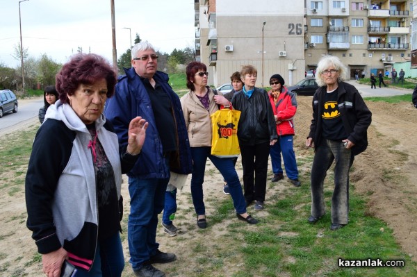 Изток 23 не искат метални гаражи пред блока си