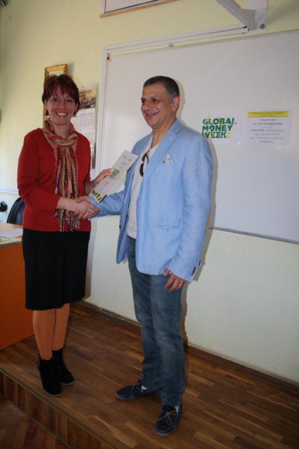 Открит урок под надслов „ Учи, спестявай, печели ‘‘ се проведе в ПГЛПТ