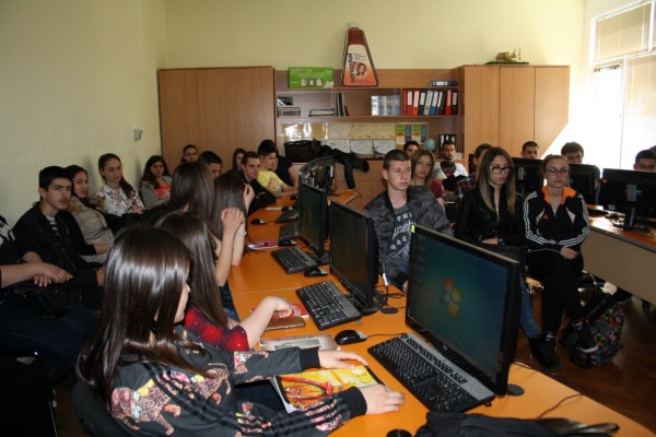 Открит урок под надслов „ Учи, спестявай, печели ‘‘ се проведе в ПГЛПТ