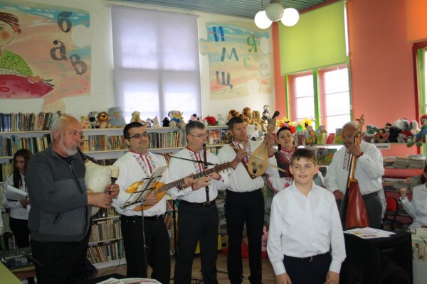 Юбилеен брой на “Teen“s paper“ представиха от ПГЛПТ 