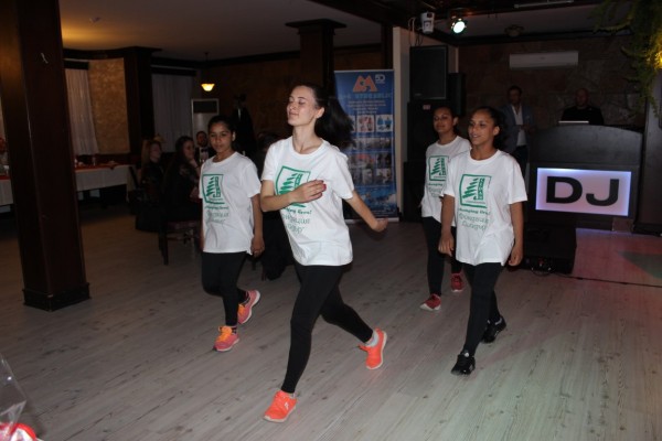 Благотворителният бал, организиран от Община Казанлък и фондация „Сийдър“, набра близо 9 000 лв.