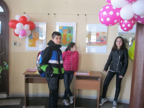 Школа “Арт линия“ представиха “Любими приказни герои“ в библиотеката