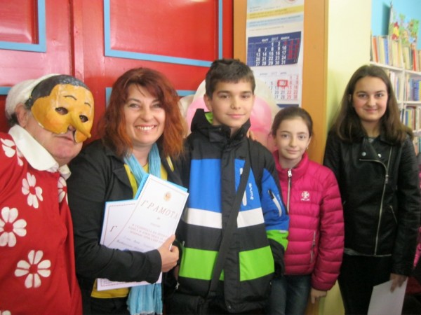 Школа “Арт линия“ представиха “Любими приказни герои“ в библиотеката