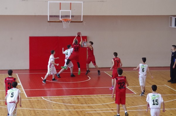 Баскетболистите на „Розова долина“ спечелиха домакинството на квалификационен турнир