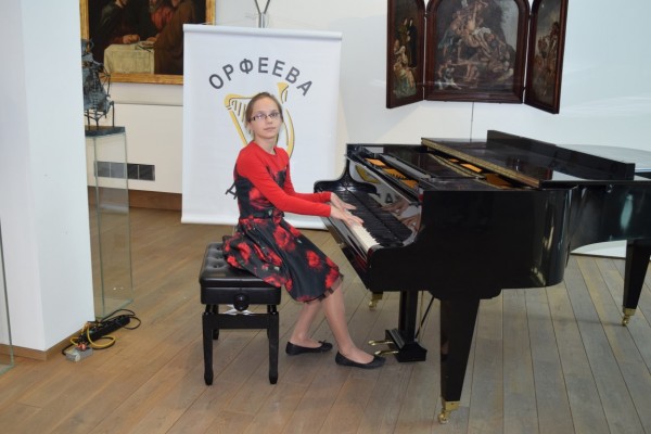 Конкурсен маратон на неуморните таланти от класа по пиано на Елена Юлиянова