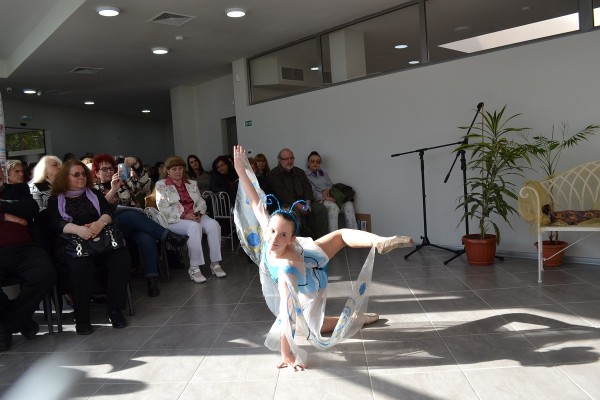 Казанлък е добронамерена и хубава сцена за поезия