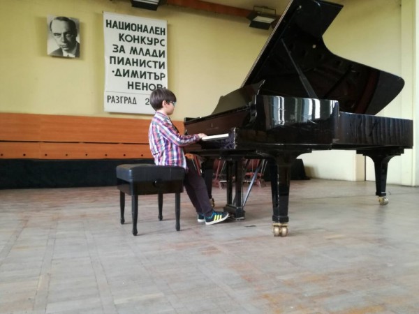 Конкурсен маратон на неуморните таланти от класа по пиано на Елена Юлиянова