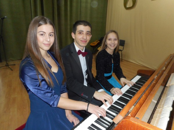 Конкурсен маратон на неуморните таланти от класа по пиано на Елена Юлиянова