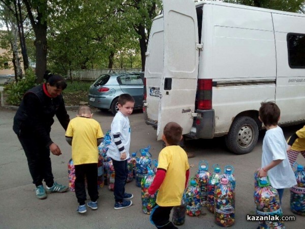 120 кг. за „Капачки в действие“ събраха деца и родители от казанлъшката ДГ „Пчелица“