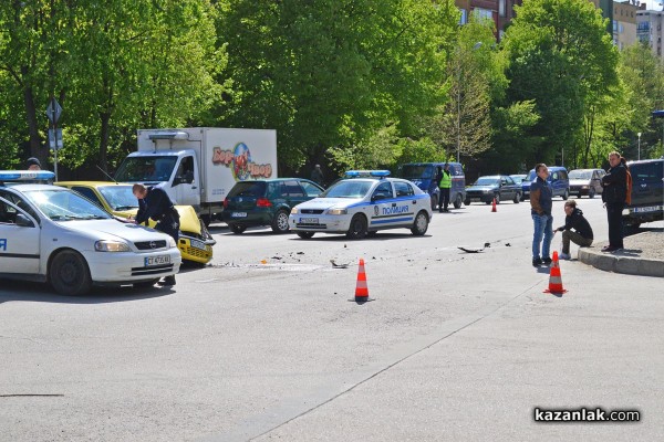 Двама души бяха помляни на спирката на Абаята  днес следобед