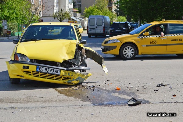 Двама души бяха помляни на спирката на Абаята  днес следобед
