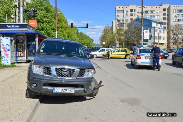 Двама души бяха помляни на спирката на Абаята  днес следобед