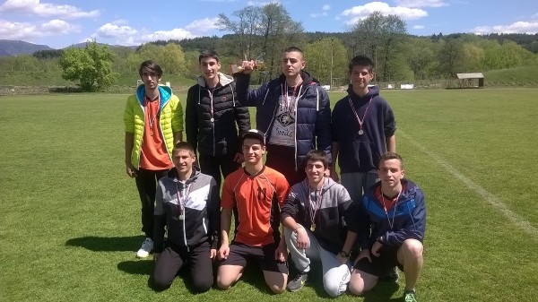 Медали, купи и торти за младите лекоатлети на Казанлък