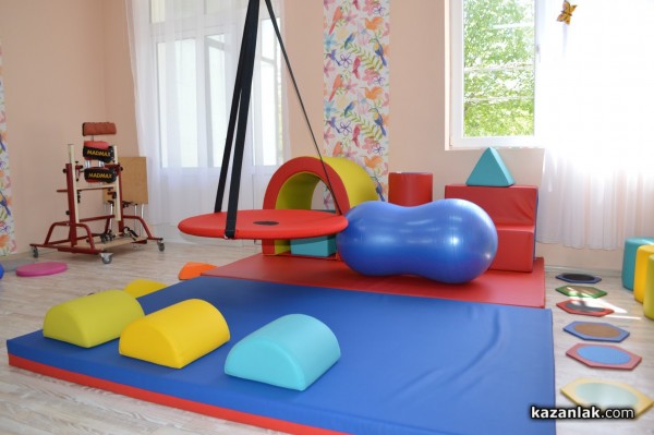 Вълшебна стая за рехабилитация откри Центърът за деца с уреждания в Казанлък