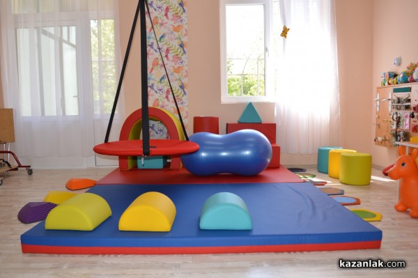 Вълшебна стая за рехабилитация откри Центърът за деца с уреждания в Казанлък