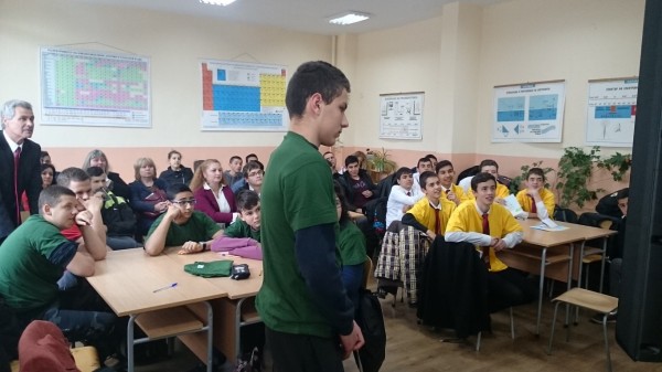 Ученето на английски е забавно в Механото