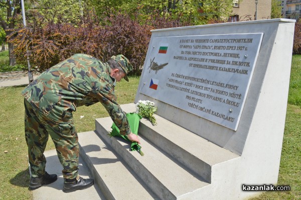 Ген.Цанко Стойков в родния Казанлък: България има потенциал за авиационна индустрия