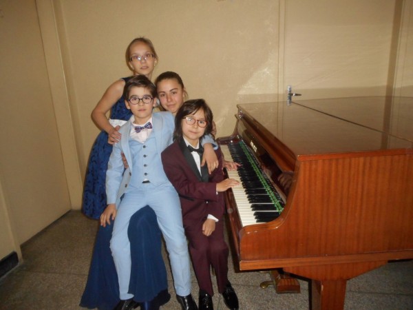 Изключителен успех за учениците на Елена Юлиянова на Международни конкурси в София