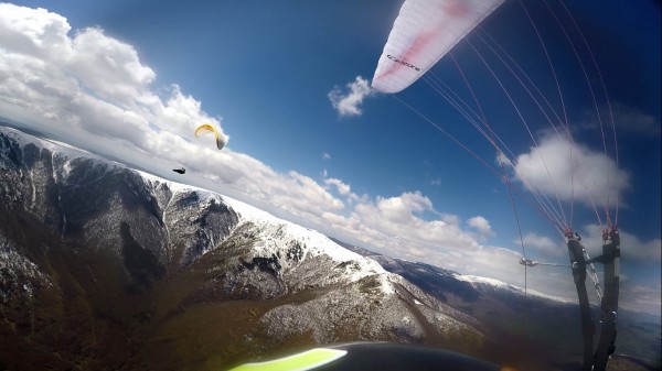 Казанлъчанин е първият прекосил България от връх Ком до нос Емине с парапланер - Видео