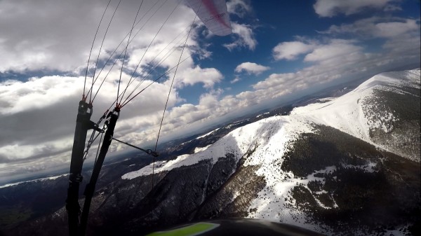 Казанлъчанин е първият прекосил България от връх Ком до нос Емине с парапланер - Видео