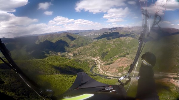 Казанлъчанин е първият прекосил България от връх Ком до нос Емине с парапланер - Видео