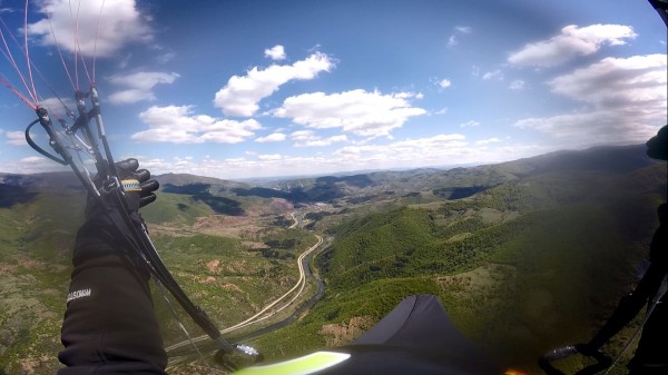 Казанлъчанин е първият прекосил България от връх Ком до нос Емине с парапланер - Видео